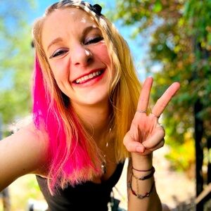 Meet your Posher, Caroline